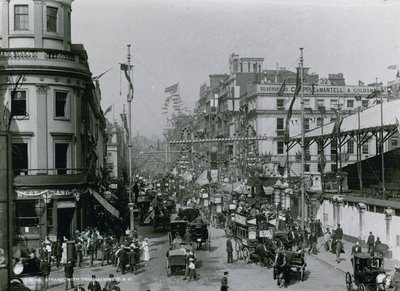 Strand, mit Dekorationen von English Photographer